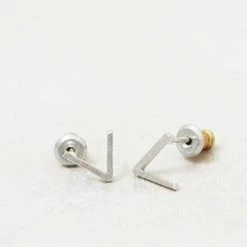 Aanbiedingen 🔥 Amodi 24/7 Jewelry Collection V Oorbellen - Oorknopjes - Minimalistisch - Zilver 🔥 -Sieraden-horloges Winkel 550x295