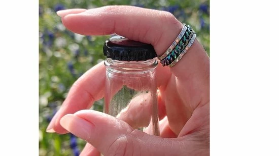 Uitgang 🎉 Ocean Of Motion - Anxiety Ring - Stress Ring - Fidget Ring - Spinner Ring - Fidget Toys - Ring - Ringen - Fles Opener - Bier Opener - Titanium - Ketting - Multicolor - Ringmaat 60/19.00 Mm - Dames - Heren 🥰 8 Uitgang 🎉 Ocean Of Motion - Anxiety Ring - Stress Ring - Fidget Ring - Spinner Ring - Fidget Toys - Ring - Ringen - Fles Opener - Bier Opener - Titanium - Ketting - Multicolor - Ringmaat 60/19.00 Mm - Dames - Heren 🥰 - Afbeelding 6