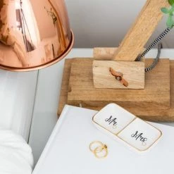 Goedkoop 😍 Verre Esprit Mr En Mrs Sieradenhouder – 11.5 X 5.5 Cm – Keramische Dubbele Ringhouder - Inclusief Geschenkdoos 🎁 -Sieraden-horloges Winkel 550x366