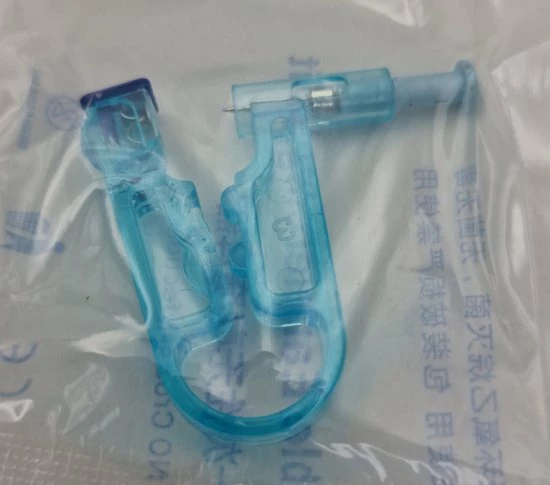 Aanbiedingen π No Evil Wegwerp Oorbel Schieter Oor Piercing Pistool Steriel Verpakt Inclusief Stalen Oorknopje Met Steentje β€οΈ 4 Aanbiedingen π No Evil Wegwerp Oorbel Schieter Oor Piercing Pistool Steriel Verpakt Inclusief Stalen Oorknopje Met Steentje β€οΈ - Afbeelding 2