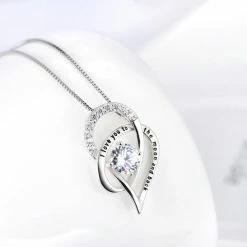 Gloednieuw ⌛ Mea Manu® I Love You To The Moon And Back Ketting - Hartje - Cadeautje Voor Vrouw - Liefdes Verrassing - Valentijn - Valentijn Geschenkset - Geschenkdoos - Valentijn Cadeautje Voor Haar - Moederdag - Moederdag Cadeautje - Zilver 👏 -Sieraden-horloges Winkel 550x547 3