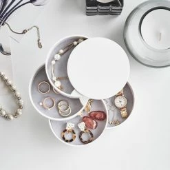 Beste deal 🎁 Yamazaki Sieradendoos Draaibaar Wit - Wit - Decoratief ⭐ 46 Beste deal 🎁 Yamazaki Sieradendoos Draaibaar Wit - Wit - Decoratief ⭐ -Sieraden-horloges Winkel 550x550 1075