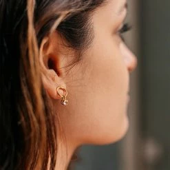 Coupon ✨ Yolora Dames Oorbellen Met Kalpa Camaka Kristallen - Goudkleurig - 18K Geelgoud Verguld - Vrouwen Oorhangers Goud - Oorknoppen - Sieraden - Luxe Giftbox - Geschenkdoos - Cadeau Doos - Exclusieve Geschenkverpakking - Mooie Cadeauverpakking 😍 -Sieraden-horloges Winkel 550x550 161