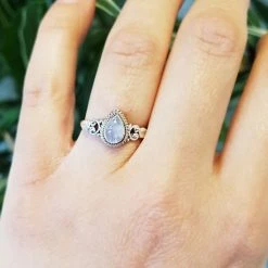 Beste recensies van 😍 Jewelryz Maansteen Ring Zilver | Damesring Met Edelsteen | Ring Met Natuursteen | Maansteen | Moonstone | 925 Sterling Zilver | Maat 16 🛒 -Sieraden-horloges Winkel 550x550 734
