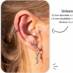 Uitgang 🤩 MATTISE Zilveren Chirurgisch Stalen Ring Piercing — Zilver Kleurige — 12 Mm Diameter & 1,2 Mm Staafdikte — Oorbellen Ringetje Geschikt Voor Helix Tragus Septum Lip Neus Wenkbrauw Piercings ✔️ -Sieraden-horloges Winkel 550x561 1