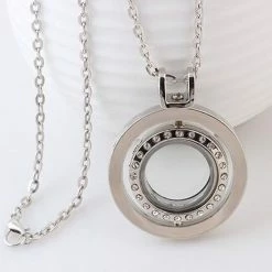 Groothandel β€οΈ Rhylane Memory Locket – Draaibaar Medaillon Met Glas – Zilverkleurig – 70 Cm π 9 Groothandel β€οΈ Rhylane Memory Locket – Draaibaar Medaillon Met Glas – Zilverkleurig – 70 Cm π -Sieraden-horloges Winkel 550x575