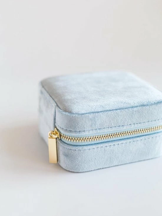 Uitgang 🎉 Lily & Co® Lily&Co® Luxe Sieradendoosje Voor Op Reis - Compacte Sieraden Box - Cadeau Voor Haar - 10x10x5cm - Dusty Blue 🤩 6 Uitgang 🎉 Lily & Co® Lily&Co® Luxe Sieradendoosje Voor Op Reis - Compacte Sieraden Box - Cadeau Voor Haar - 10x10x5cm - Dusty Blue 🤩 - Afbeelding 4