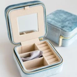 Uitgang 🎉 Lily & Co® Lily&Co® Luxe Sieradendoosje Voor Op Reis - Compacte Sieraden Box - Cadeau Voor Haar - 10x10x5cm - Dusty Blue 🤩